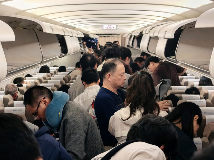 10月12日，南京禄口飞上海浦东MU2881航班全满员起飞。新京报贝壳财经记者俞金旻摄