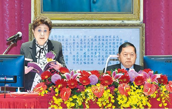 台湾“金融教母”侯金英辞世，95岁仍准点上班，长寿靠一招秘笈__财经头条__新浪财经