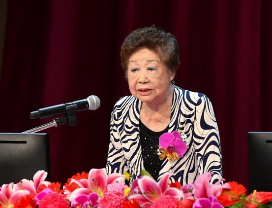 台湾“金融教母”侯金英辞世，95岁仍准点上班，长寿靠一招秘笈__财经头条__新浪财经