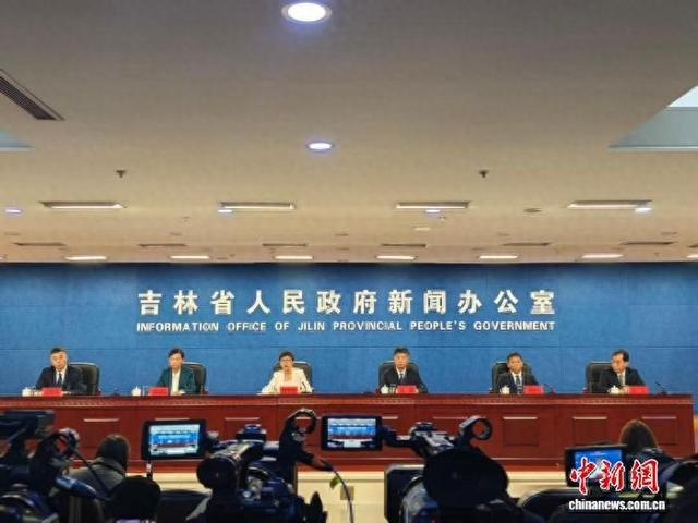 吉林省政府新闻办17日召开新闻发布会，对外介绍《长春都市圈发展规划》相关情况。金乔 摄