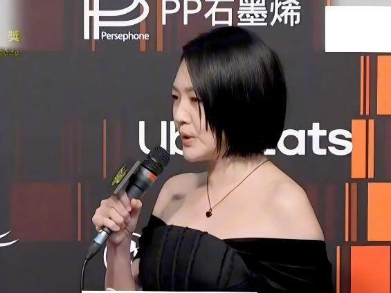 小S戴大S骨灰项链领奖,后颈现新文身“媛”|徐熙娣|徐熙媛