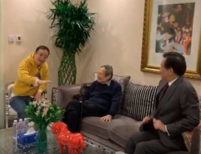杨振宁去世享年103岁,晚年娶小54岁娇妻,18亿遗产已分配好|杜致礼|翁帆|妻子|生日|王宫_新浪娱乐_新浪新闻