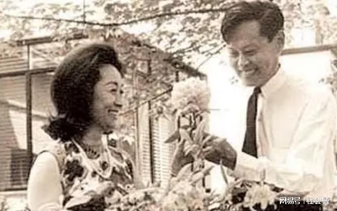 杨振宁去世享年103岁,晚年娶小54岁娇妻,18亿遗产已分配好|杜致礼|翁帆|妻子|生日|王宫_新浪娱乐_新浪新闻