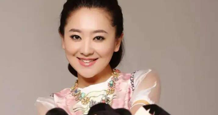 央视主持人“月亮姐姐”离开少儿频道，官宣新身份