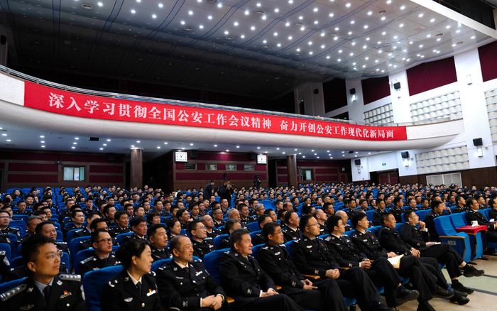 中国人民公安大学师生认真听讲。 中国人民公安大学供图