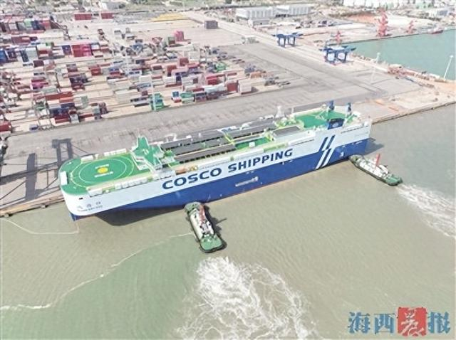 “远海口”轮共有12层汽车甲板，装载能力为7000标准车位。胡嘉睿 摄