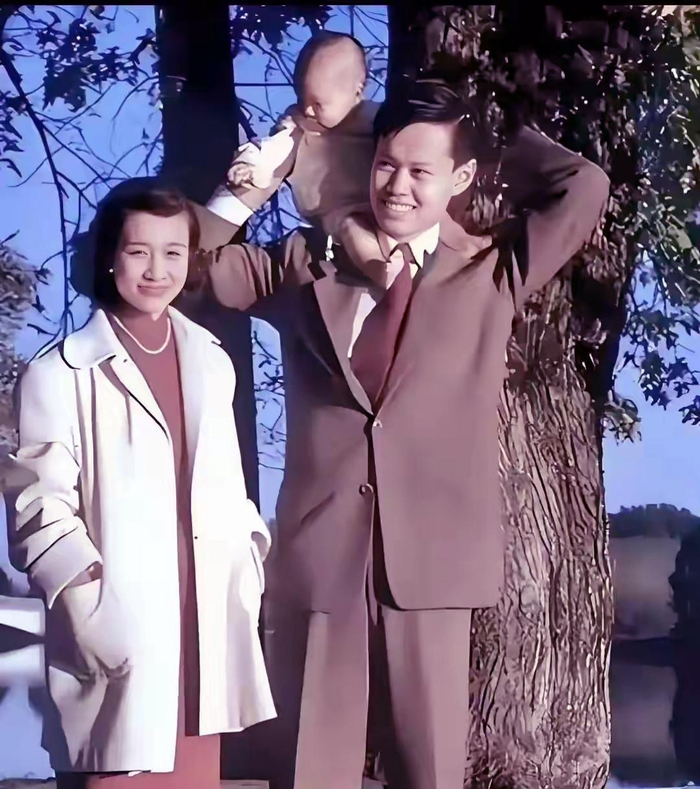 杨振宁长子杨光诺:感谢继母翁帆,这些年她是全家最温暖的依靠|翁帆|杨振宁