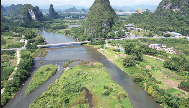 荔江国家湿地公园荔江湾生态修复后，河滩生机勃勃。荔浦市林业局供图