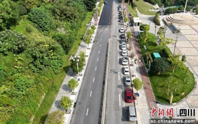 沿滩新城全域免费停车。沿滩融媒 供图