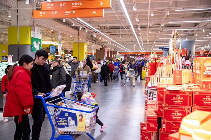 上海市民在超市购物。视觉中国 资料图