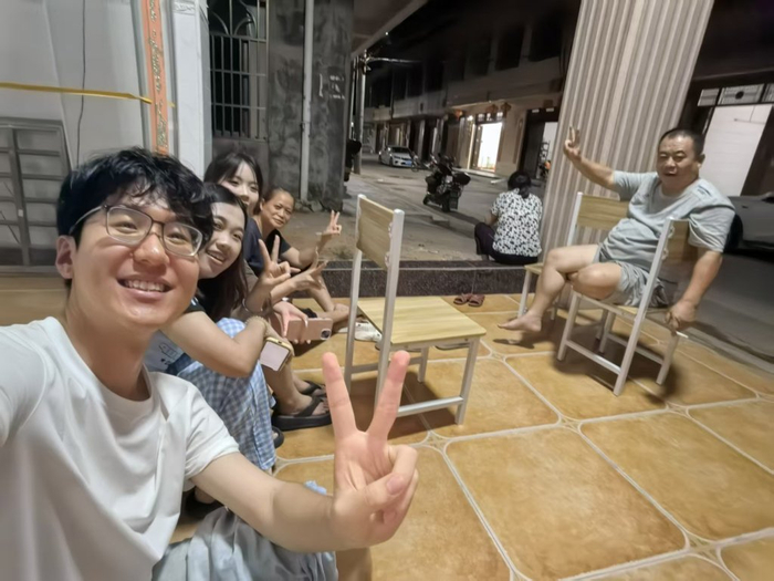 在田野调查过程中,苏罗杰认识的朋友和受访者。