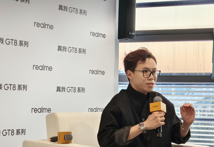 真我手机产品经理周炳讯 界面新闻记者摄​