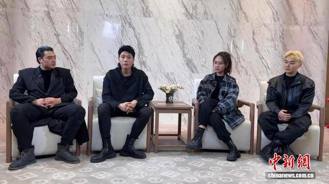 北京人艺小剧场剧目《哈姆雷特》青年演员分享创作故事。 李一璠 摄