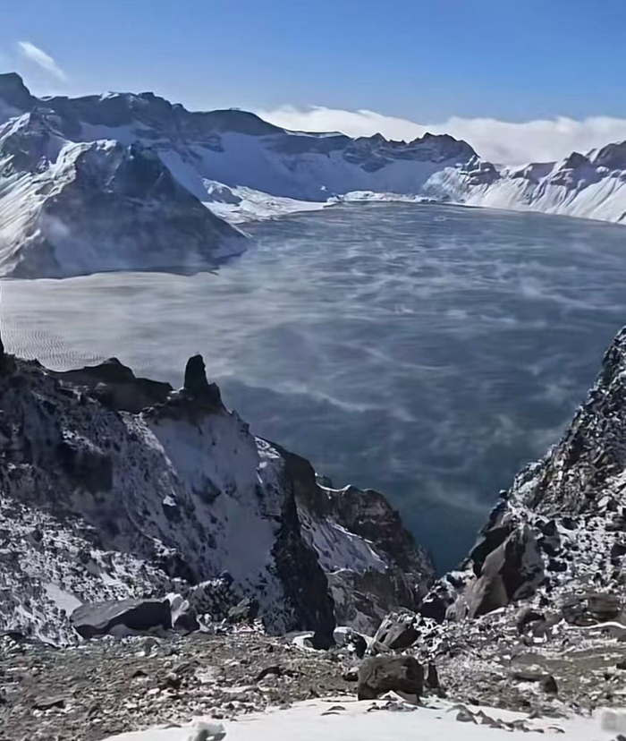 10月20日，晚晚（化名）拍摄到的长白山天池“海浩”现象。 受访者供图