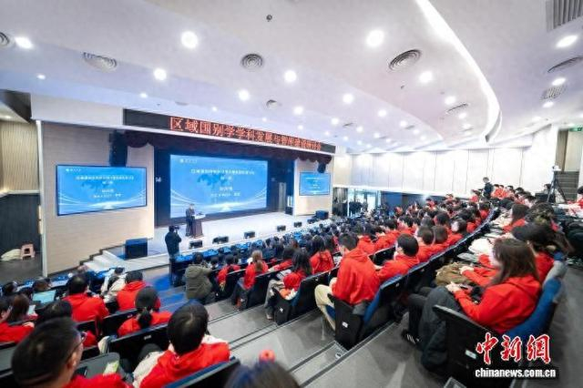 区域国别学学科发展与智库建设研讨会在西北大学召开。刘泽开 摄