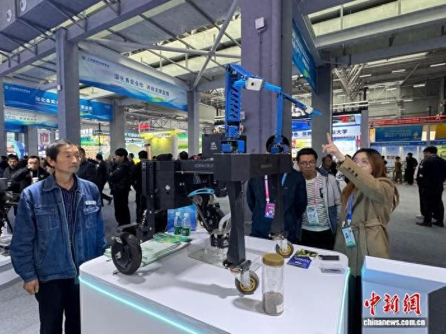 图为杨凌农高会上展出产品。杨英琦 摄