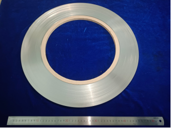 中国科学院金属研究所制备的千米级基带 图源其官微