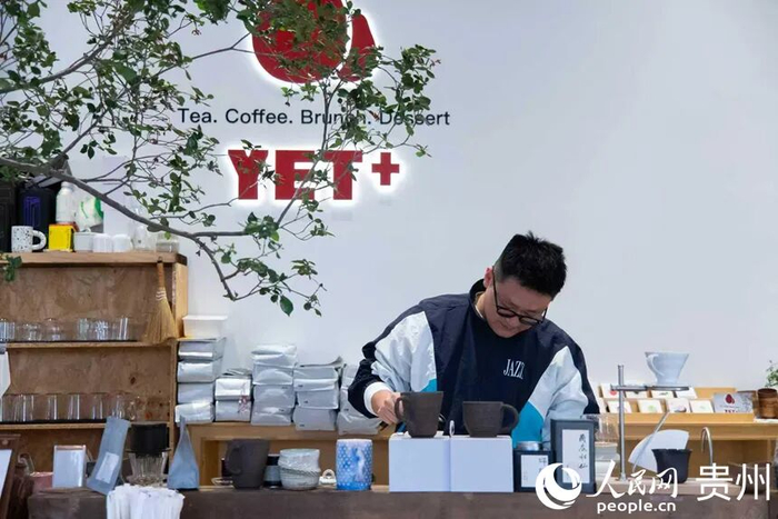 位于阿云朵仓文创街区的咖啡店。人民网记者 涂敏摄