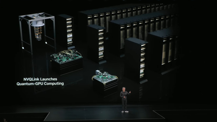 黄仁勋介绍NVQLink。来源：英伟达直播