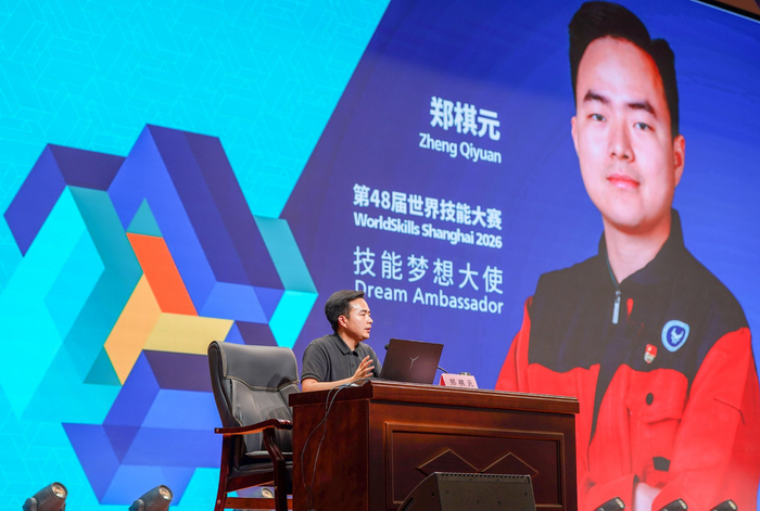 从"世界冠军"到"为国育才":郑棋元的"智造"梦
