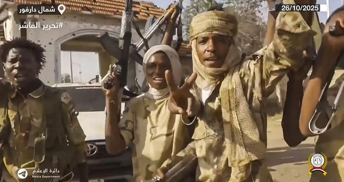 释新闻｜卫星拍下“土壤被染红”，苏丹为何又发生杀戮悲剧？