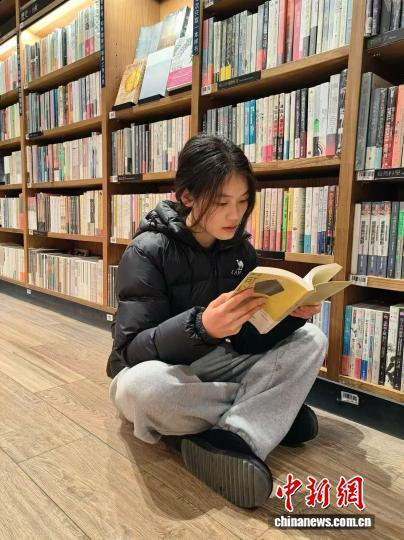 图为生活中的王玲。 王玲供图