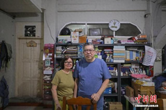 10月29日，70岁的钟小恩与丈夫在雅加达“因为爱”华人孤儿院。 中新社记者 李志全 摄