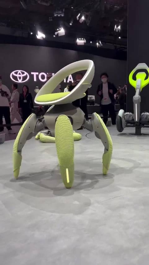 丰田的四足机器人座椅,可以上下楼梯