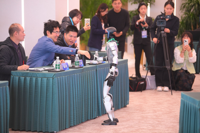 机器人辩手亮相。新京报记者 李木易 摄