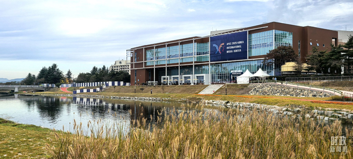 时政新闻眼丨韩国之行收官日，习主席这些声音值得铭记