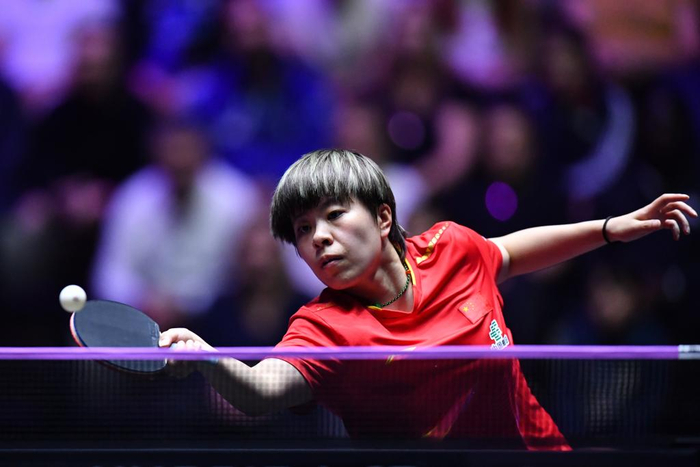 11月2日，中国选手王艺迪在比赛中回球。新华社记者 连漪 摄