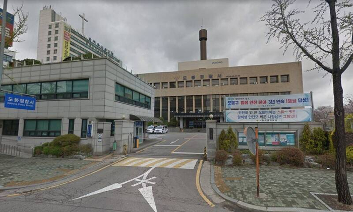 韩国父逼高中女儿做3000次“深蹲”惩罚作业没写遭警方介入