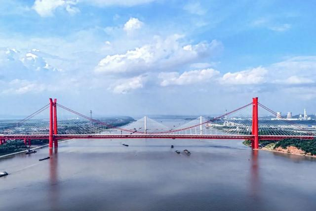 铜陵长江三桥航拍图。储著传 摄