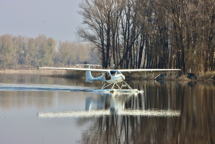 双座水上电动飞机。张思琦 摄