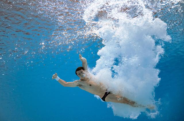 11月5日，北京队选手曹缘在男子个人全能3米跳板比赛中。新华社记者 夏一方 摄