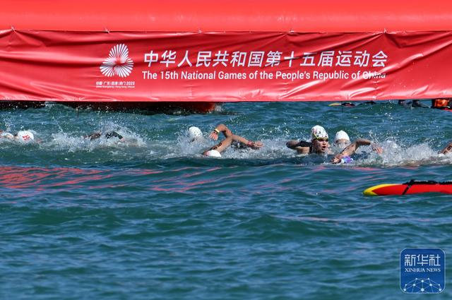 ↑ 参赛选手在比赛中。新华社记者 李紫恒 摄