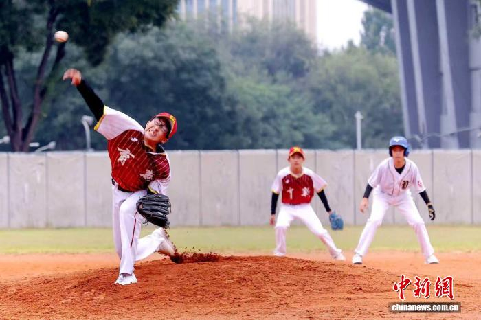近日，中国体育彩票杯2025年北京市体育传统项目学校棒球比赛在丰台体育中心棒垒球场举行。　(主办方供图)