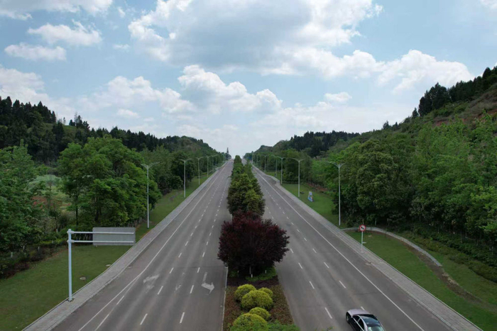 四川遂资眉高速连接线项目。记者 单纯刚 摄