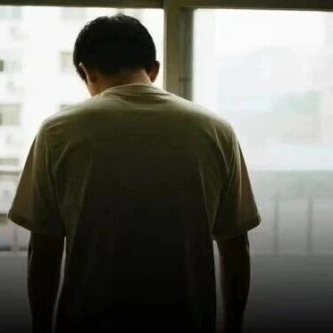 丈夫意外发现妻子的聊天记录，与8个男子聊暧昧：婚姻的崩溃，从来不是因为出轨