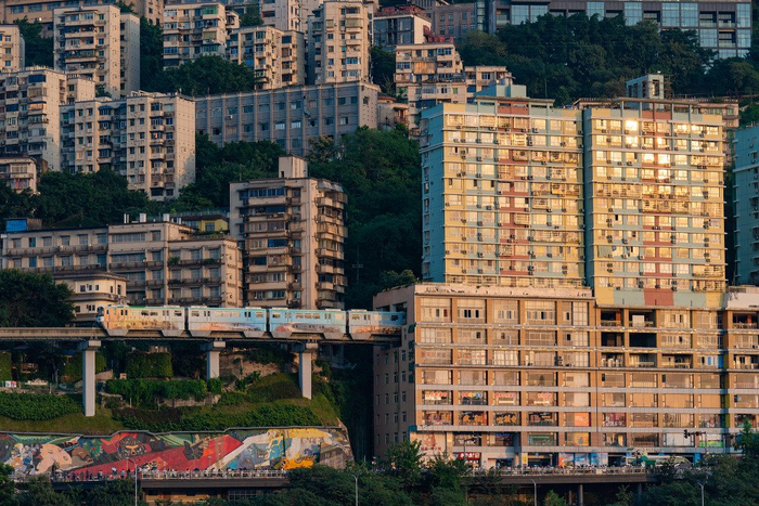 重庆网红打卡点李子坝地铁站