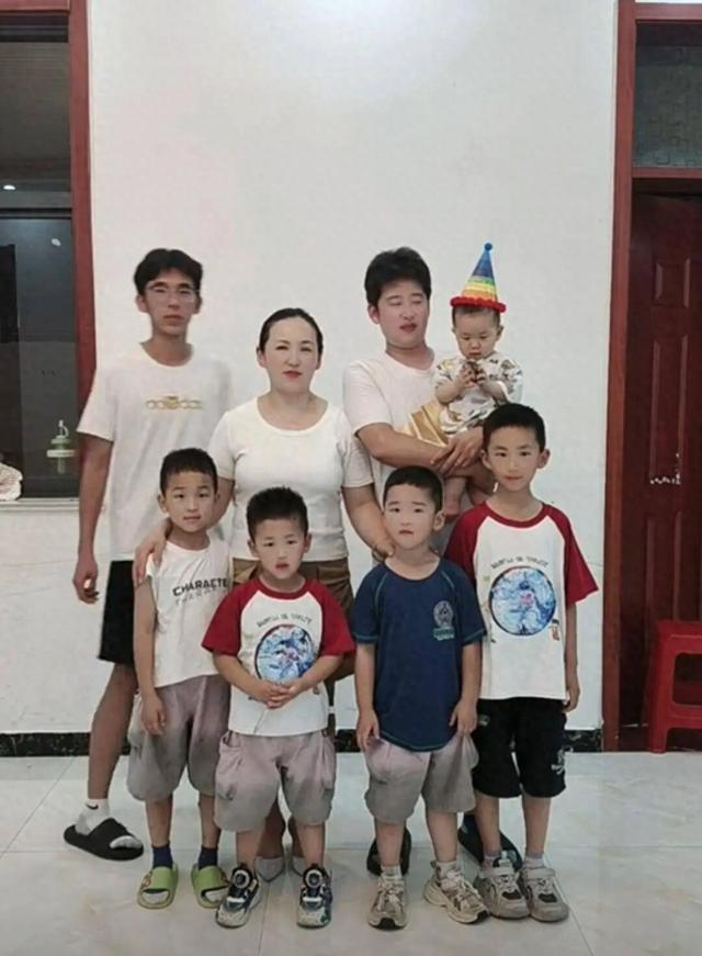 85后夫妻16年生了6个儿子（来源：受访者）
