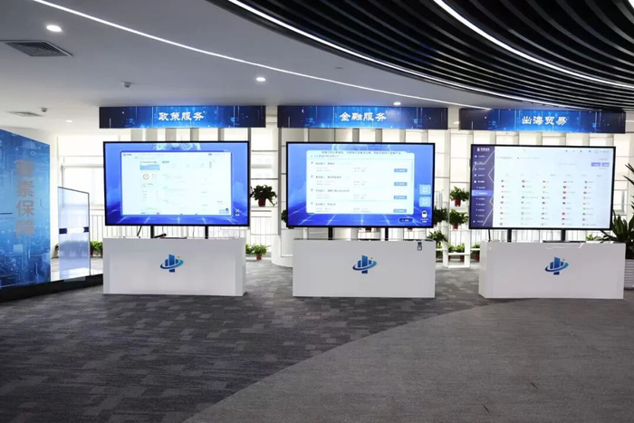 图为