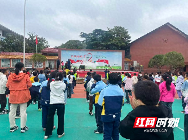 溆浦消防:深入县一完小开展消防应急疏散演练