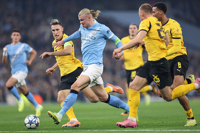 哈兰德认为梅西、C罗处在另一个层级。