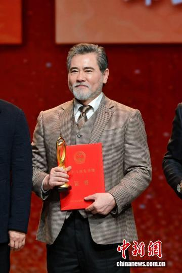 赵文瑄获文华奖。受访者供图