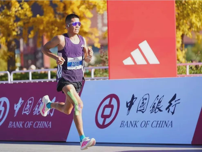 从修车工到北马PB:2小时17分23秒!跑者大正的逆袭人生__财经头条__新浪财经