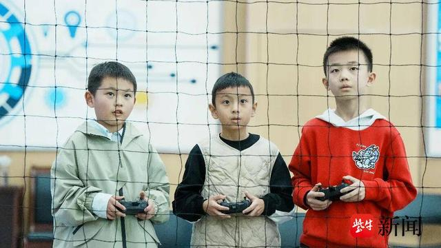 200元扫码背后的灰色江湖解析：揭秘“微信二维码叫小妹”的秘密