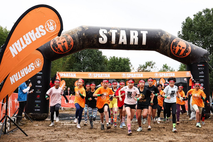 小选手们在比赛中。