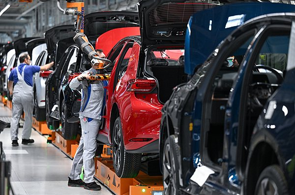 全球车企已收到首批芯片，“中国反应迅速”