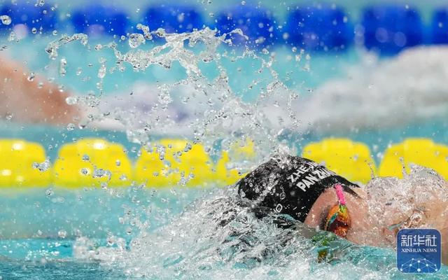 11月10日上午，潘展乐在比赛中。图源：新华社